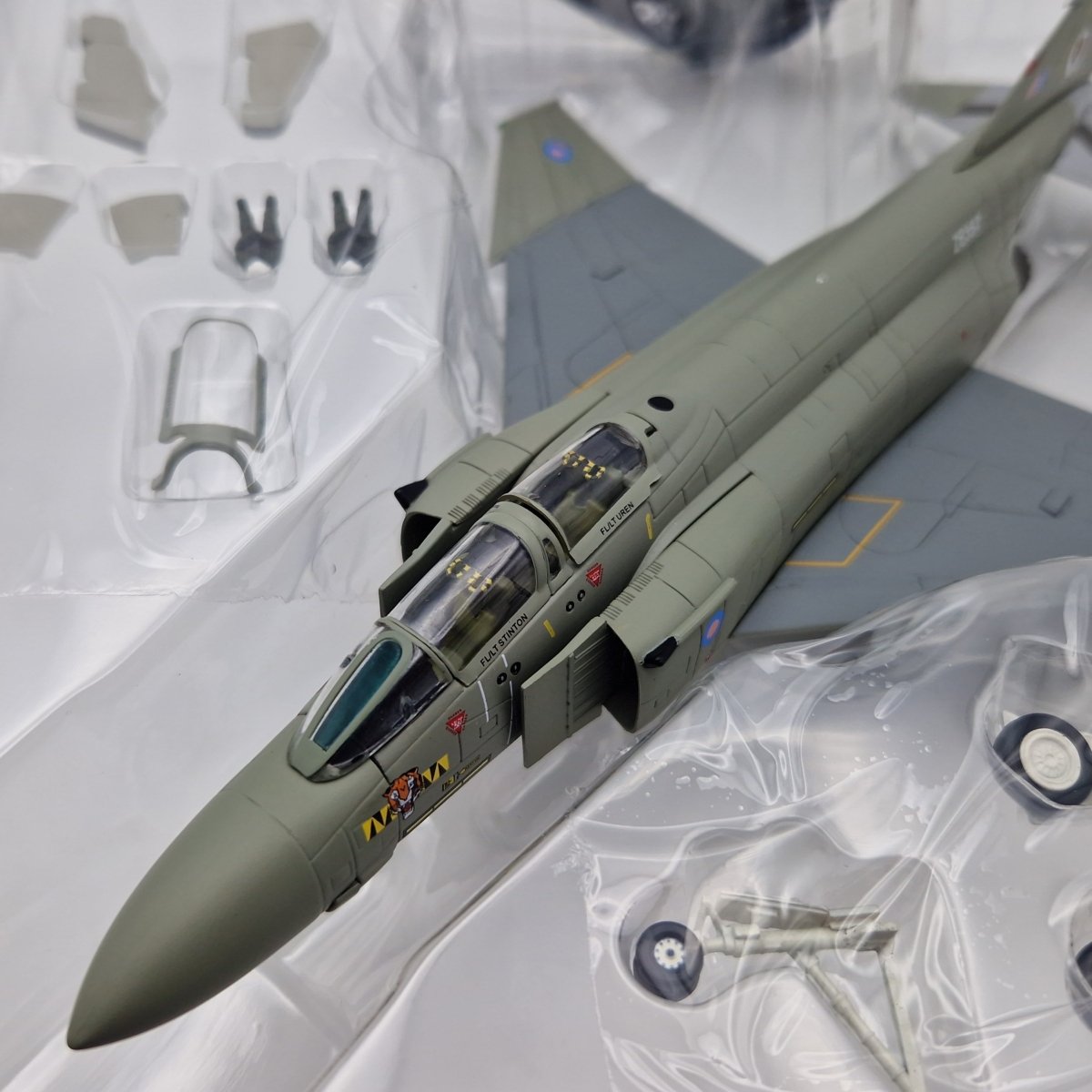 Hobby Master 1:72 F - 4J Phantom II, RAF, No. 74 Sqn, HA1986 - Hobby Master