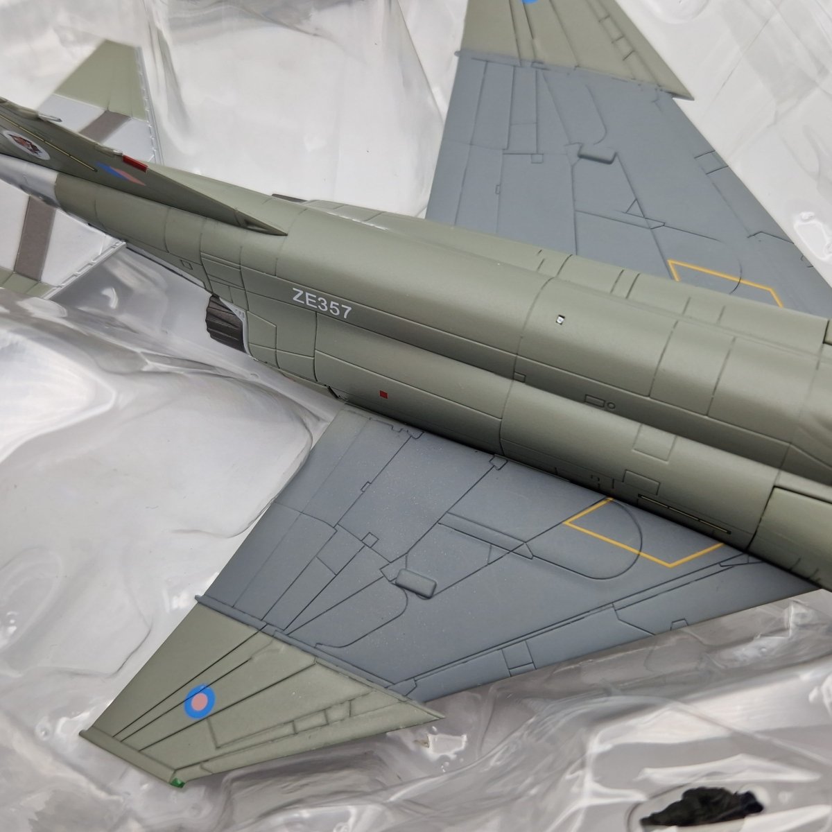 Hobby Master 1:72 F - 4J Phantom II, RAF, No. 74 Sqn, HA1986 - Hobby Master