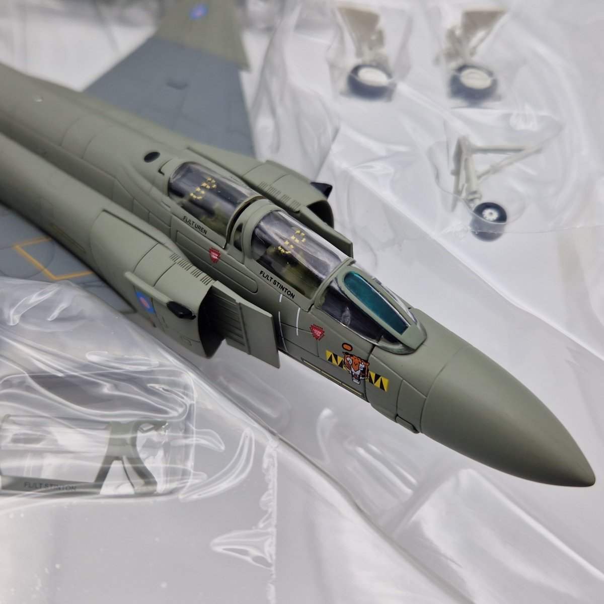 Hobby Master 1:72 F - 4J Phantom II, RAF, No. 74 Sqn, HA1986 - Hobby Master