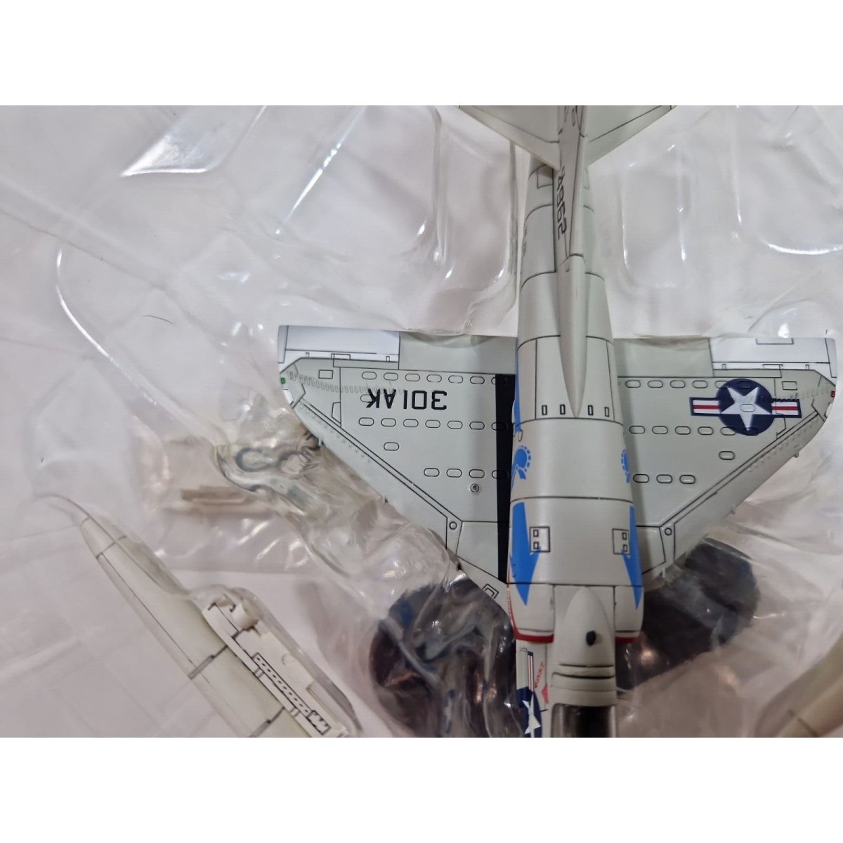 Hobby Master 1:72 A - 4B Skyhawk USN VA - 106 Gladiators, AK301, USS Essex HA1402 - Hobby Master