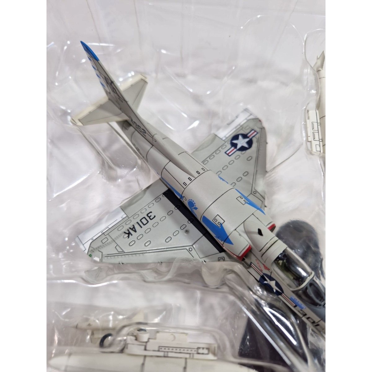 Hobby Master 1:72 A - 4B Skyhawk USN VA - 106 Gladiators, AK301, USS Essex HA1402 - Hobby Master