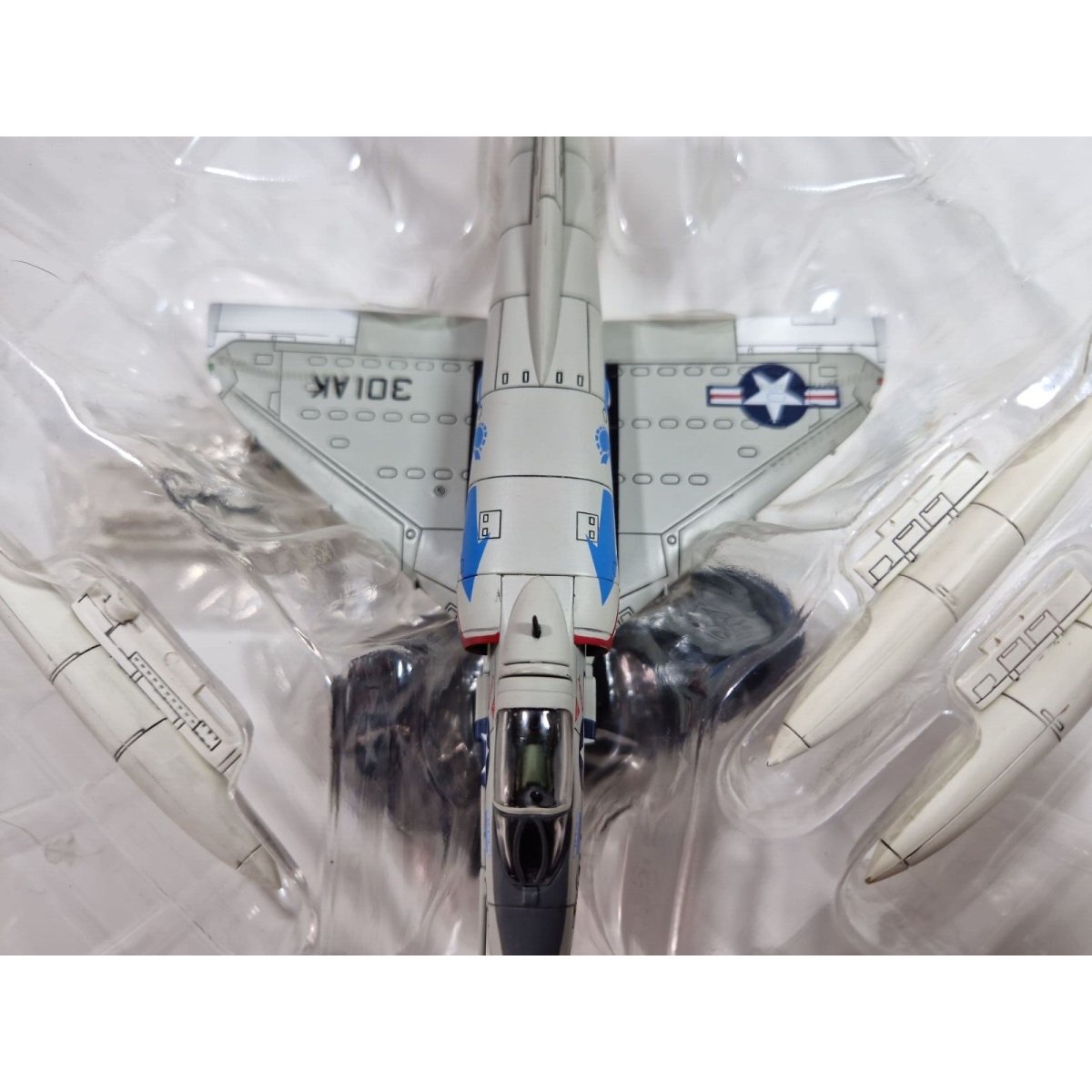 Hobby Master 1:72 A - 4B Skyhawk USN VA - 106 Gladiators, AK301, USS Essex HA1402 - Hobby Master