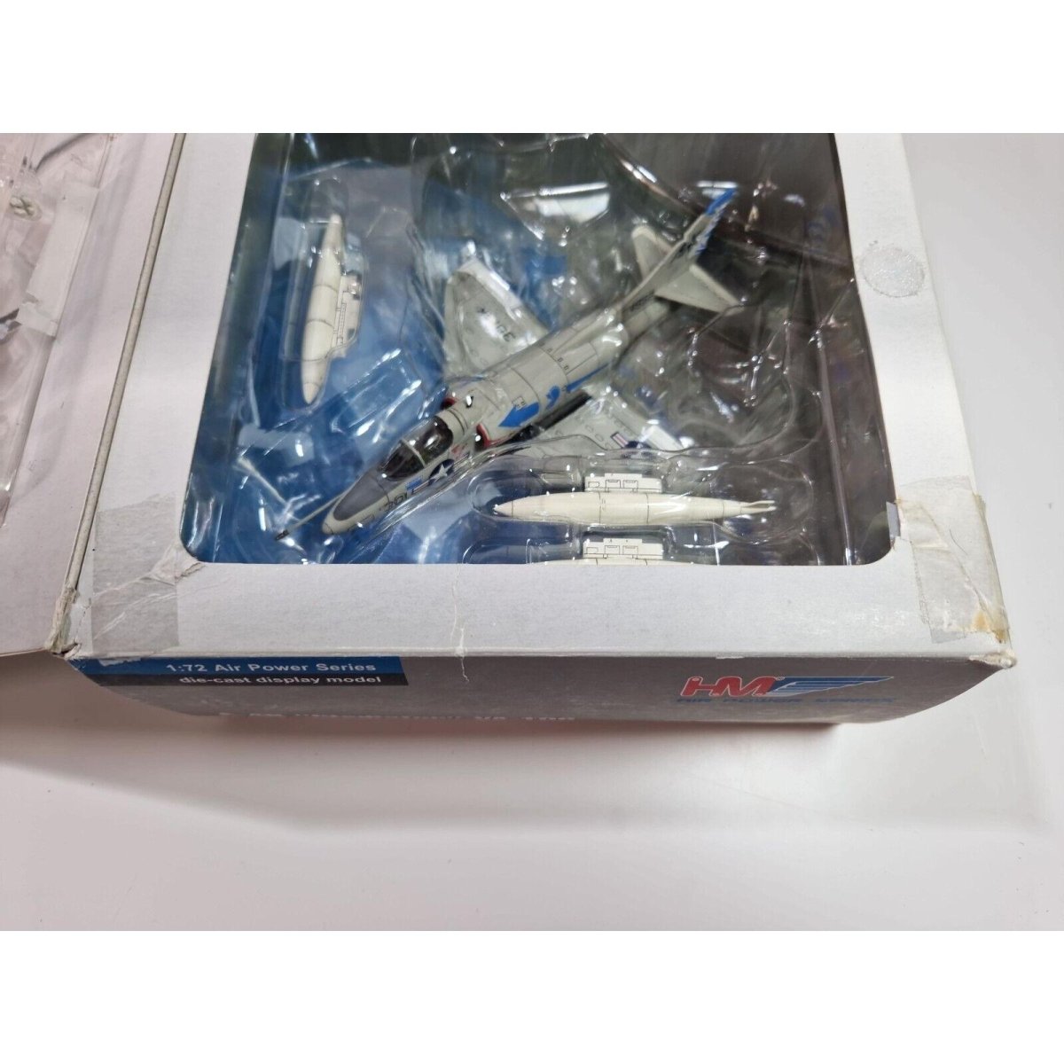 Hobby Master 1:72 A - 4B Skyhawk USN VA - 106 Gladiators, AK301, USS Essex HA1402 - Hobby Master