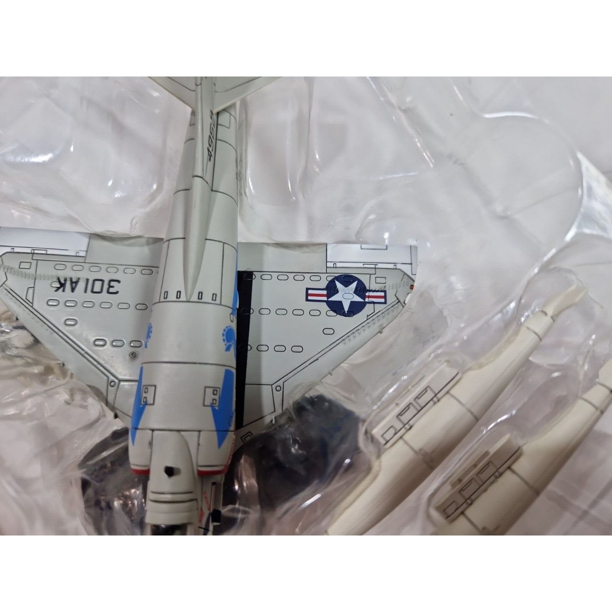 Hobby Master 1:72 A - 4B Skyhawk USN VA - 106 Gladiators, AK301, USS Essex HA1402 - Hobby Master