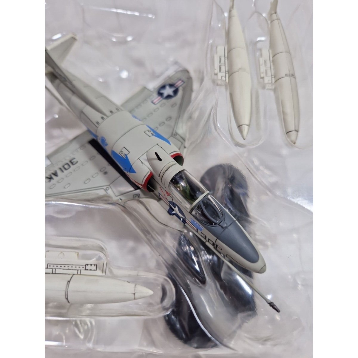 Hobby Master 1:72 A - 4B Skyhawk USN VA - 106 Gladiators, AK301, USS Essex HA1402 - Hobby Master