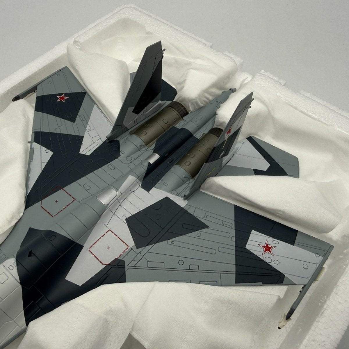 Hobby Master 1:72 HA5701 SU - 35 Flanker "Prototype" 902 Russian Air Force Model - Hobby Master