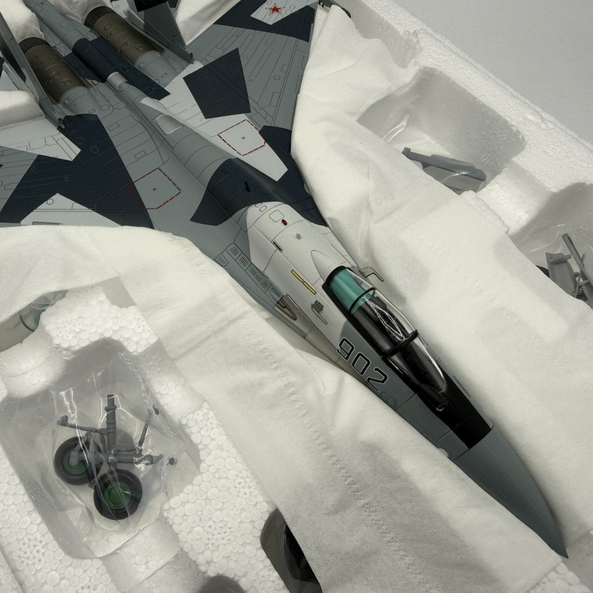 Hobby Master 1:72 HA5701 SU - 35 Flanker "Prototype" 902 Russian Air Force Model - Hobby Master