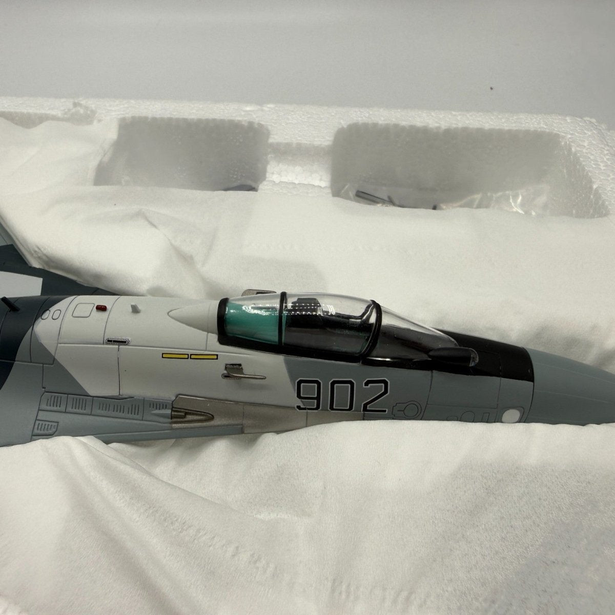 Hobby Master 1:72 HA5701 SU - 35 Flanker "Prototype" 902 Russian Air Force Model - Hobby Master