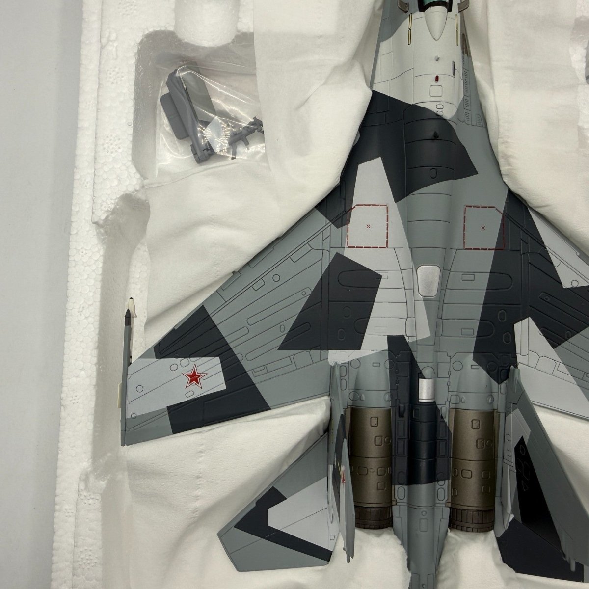 Hobby Master 1:72 HA5701 SU - 35 Flanker "Prototype" 902 Russian Air Force Model - Hobby Master