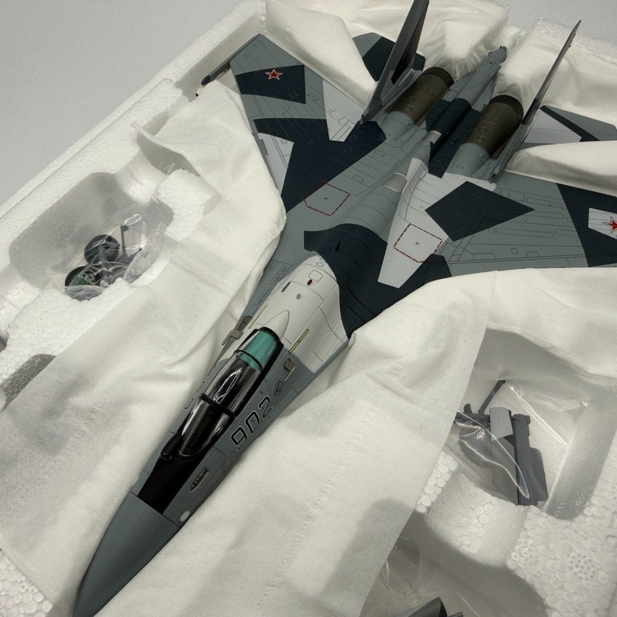 Hobby Master 1:72 HA5701 SU - 35 Flanker "Prototype" 902 Russian Air Force Model - Hobby Master