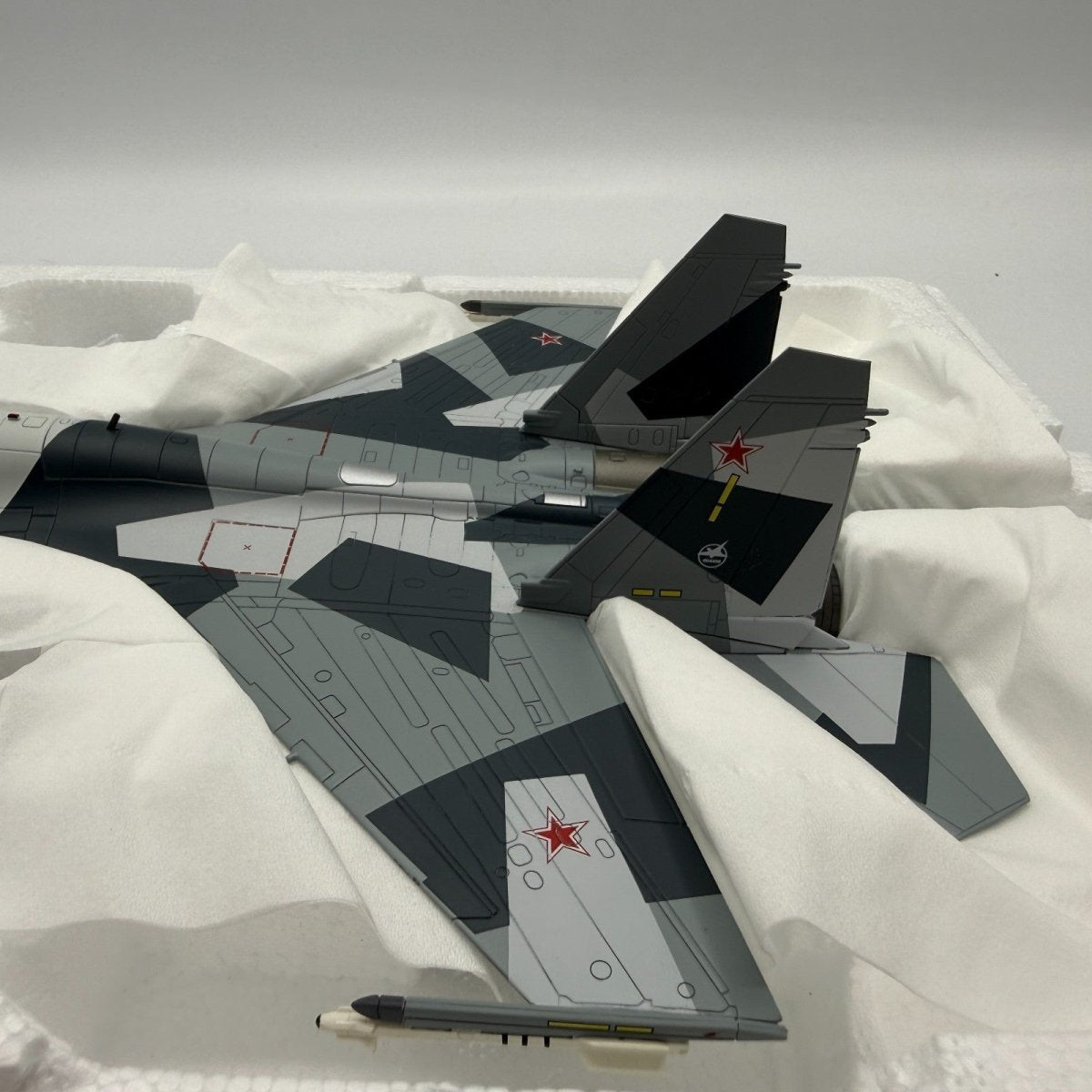 Hobby Master 1:72 HA5701 SU - 35 Flanker "Prototype" 902 Russian Air Force Model - Hobby Master