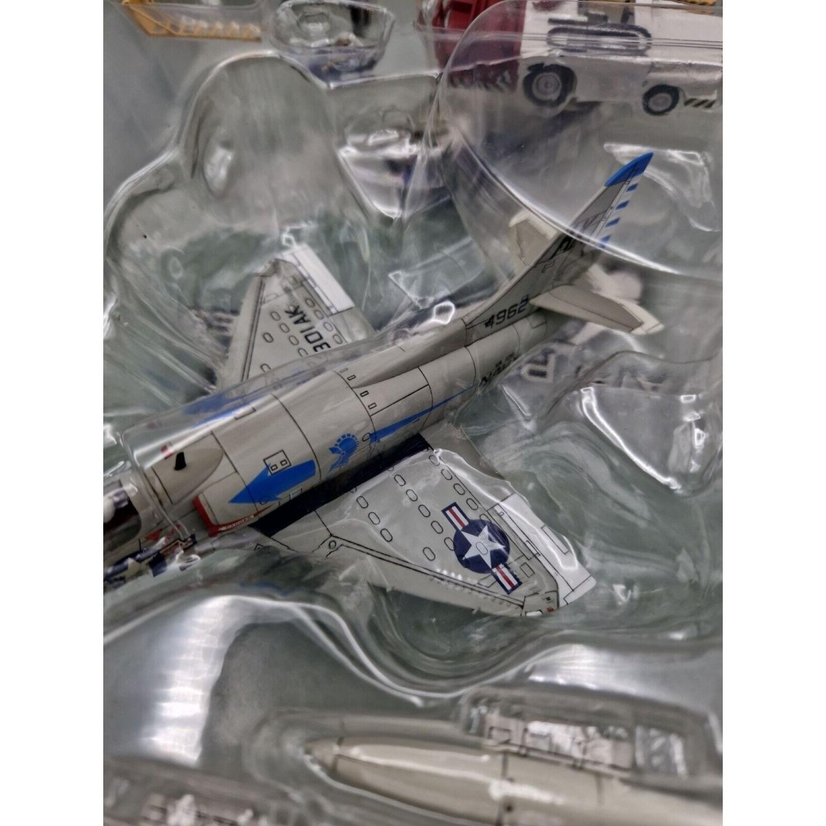Hobby Master 1:72 A - 4B Skyhawk VA - 106 Gladiators Carrier Diorama Set HD0002 - Hobby Master