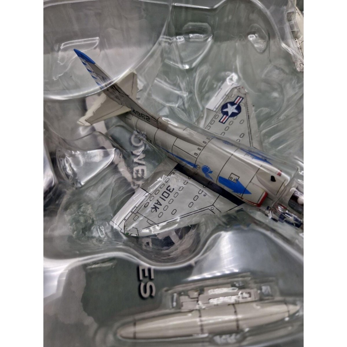 Hobby Master 1:72 A - 4B Skyhawk VA - 106 Gladiators Carrier Diorama Set HD0002 - Hobby Master