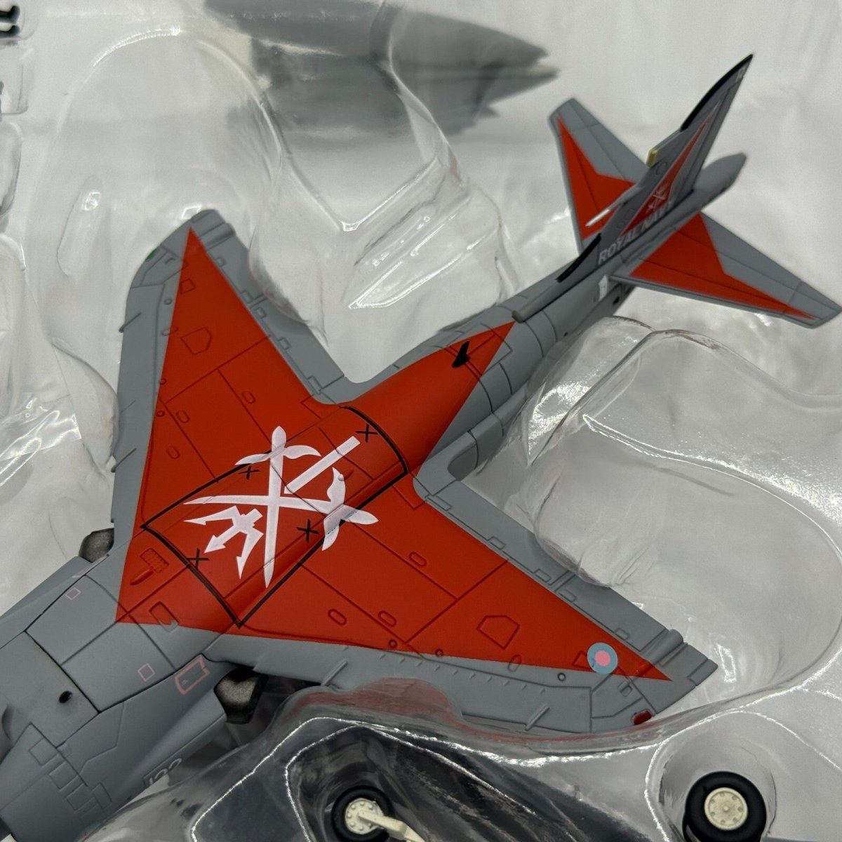 Hobby Master 1:72 Sea Harrier FA.2 ZD613/R - 122 800 Sqn 2004, Diecast HA4101 - Hobby Master