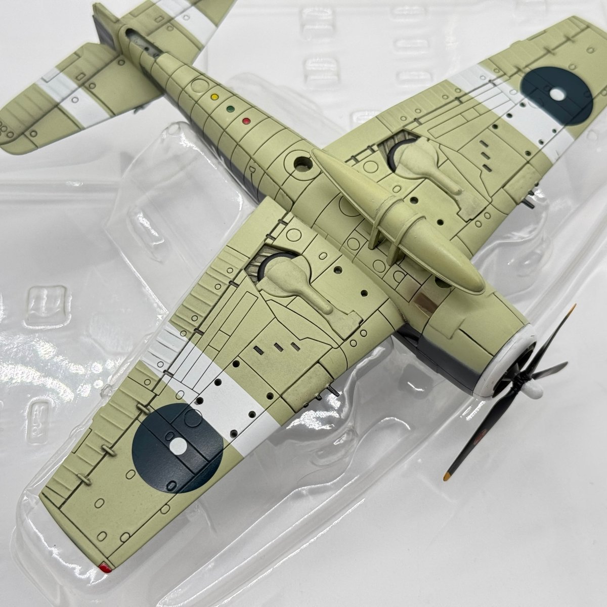 Hobby Master HA1102 1:72 Grumman F6F Hellcat Royal Navy Fleet Air Arm No.804 NAS 1945 - Hobby Master
