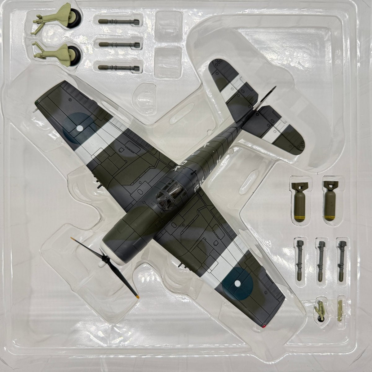 Hobby Master HA1102 1:72 Grumman F6F Hellcat Royal Navy Fleet Air Arm No.804 NAS 1945 - Hobby Master