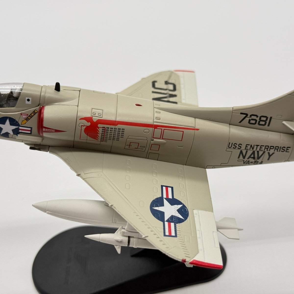Hobby Master HA1424 1:72 Douglas A-4C Skyhawk US Navy VA-94 Shrikes NG401 USS Enterprise 1960s - Hobby Master