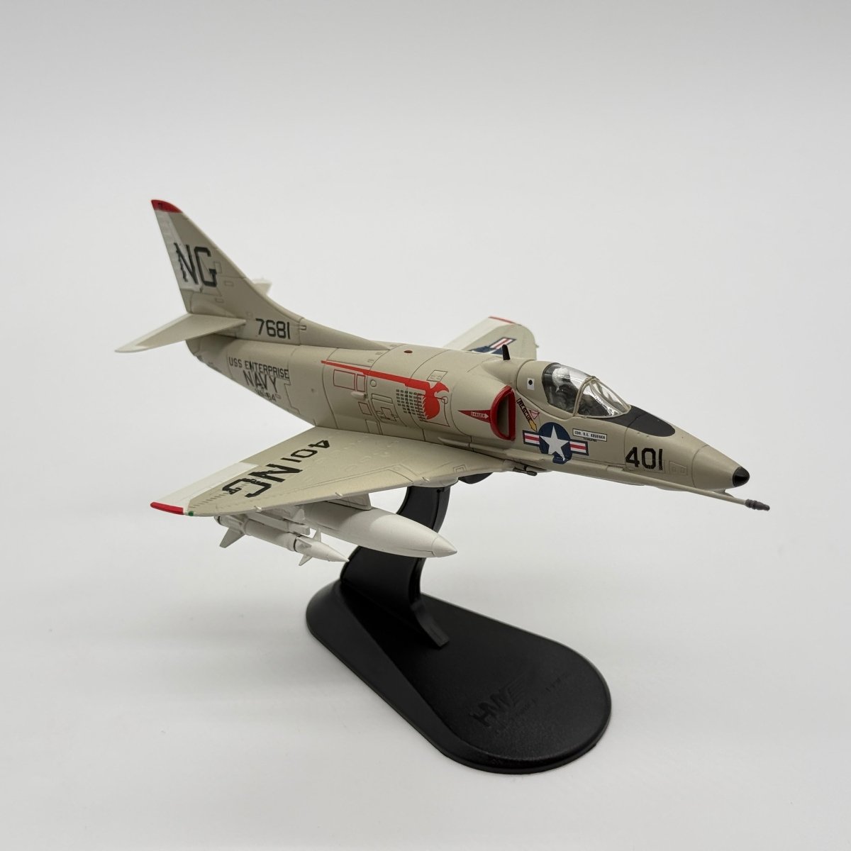 Hobby Master HA1424 1:72 Douglas A-4C Skyhawk US Navy VA-94 Shrikes NG401 USS Enterprise 1960s - Hobby Master