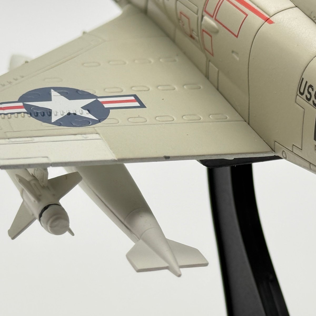 Hobby Master HA1424 1:72 Douglas A-4C Skyhawk US Navy VA-94 Shrikes NG401 USS Enterprise 1960s - Hobby Master