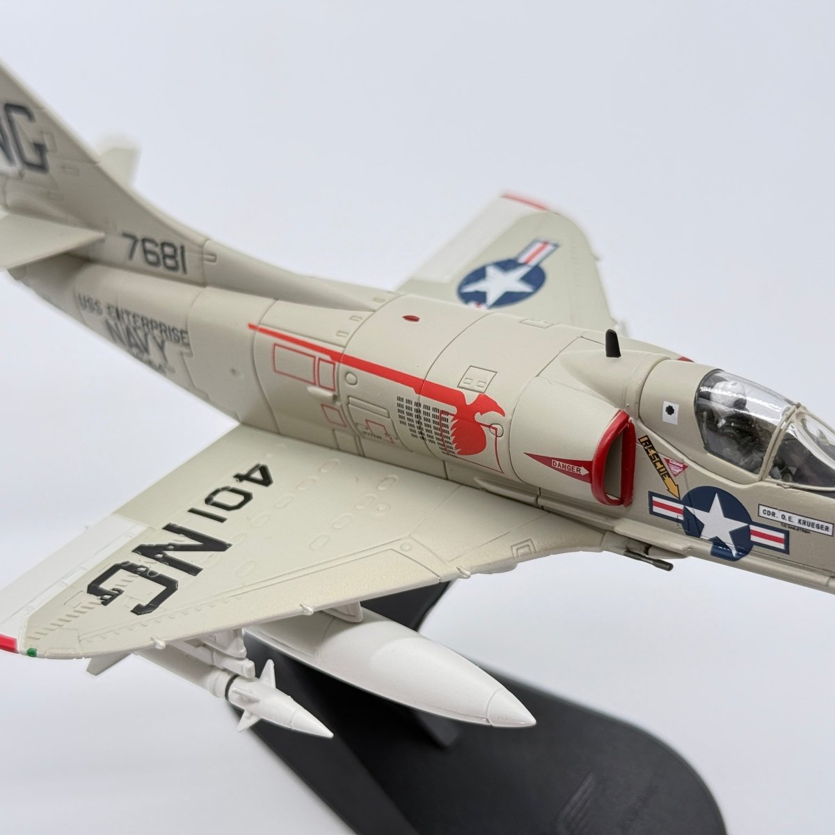 Hobby Master HA1424 1:72 Douglas A-4C Skyhawk US Navy VA-94 Shrikes NG401 USS Enterprise 1960s - Hobby Master