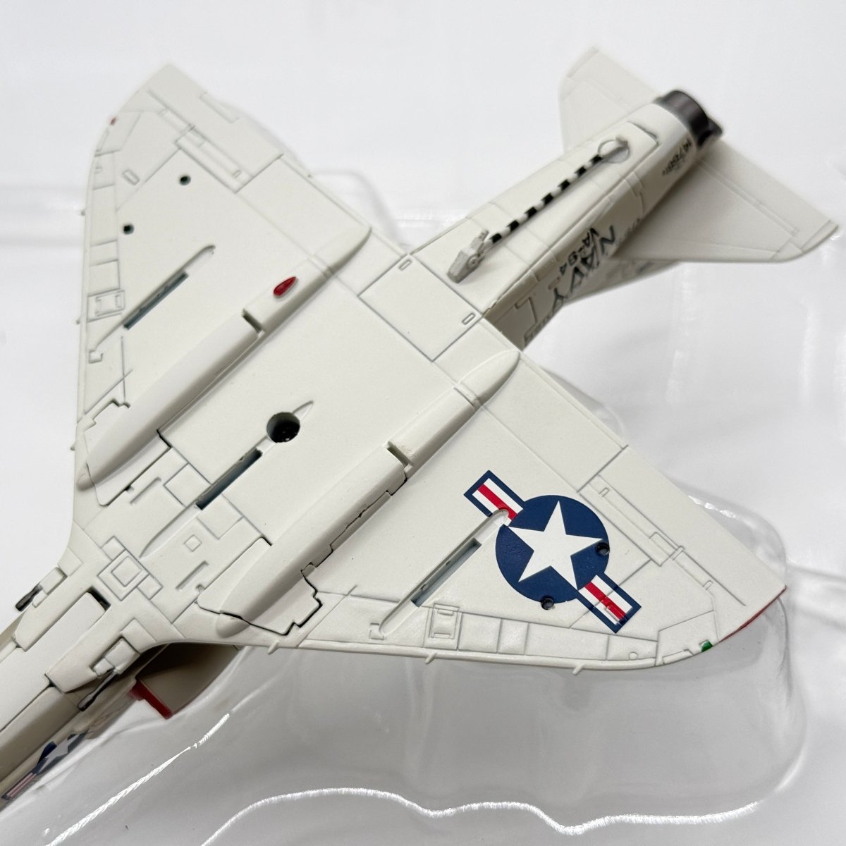 Hobby Master HA1424 1:72 Douglas A-4C Skyhawk US Navy VA-94 Shrikes NG401 USS Enterprise 1960s - Hobby Master