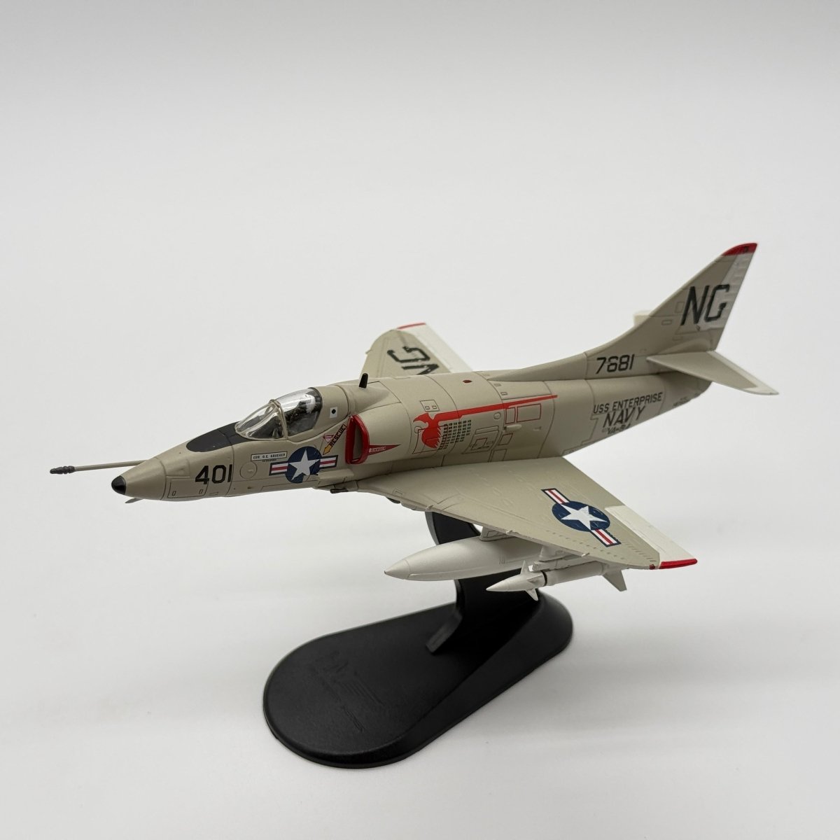 Hobby Master HA1424 1:72 Douglas A-4C Skyhawk US Navy VA-94 Shrikes NG401 USS Enterprise 1960s - Hobby Master
