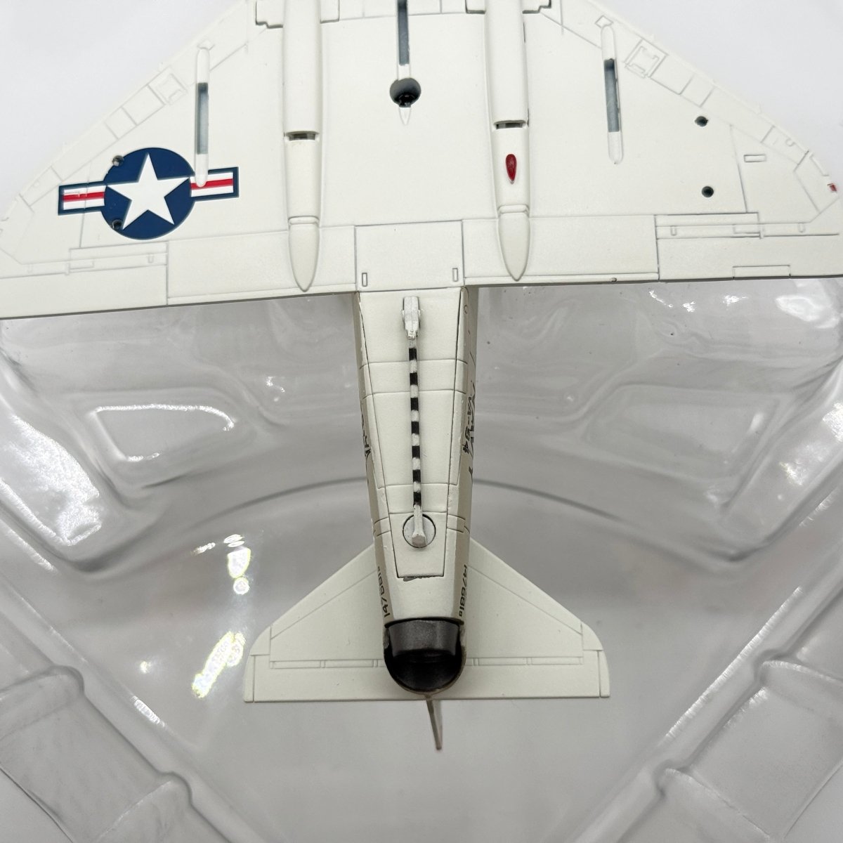 Hobby Master HA1424 1:72 Douglas A-4C Skyhawk US Navy VA-94 Shrikes NG401 USS Enterprise 1960s - Hobby Master