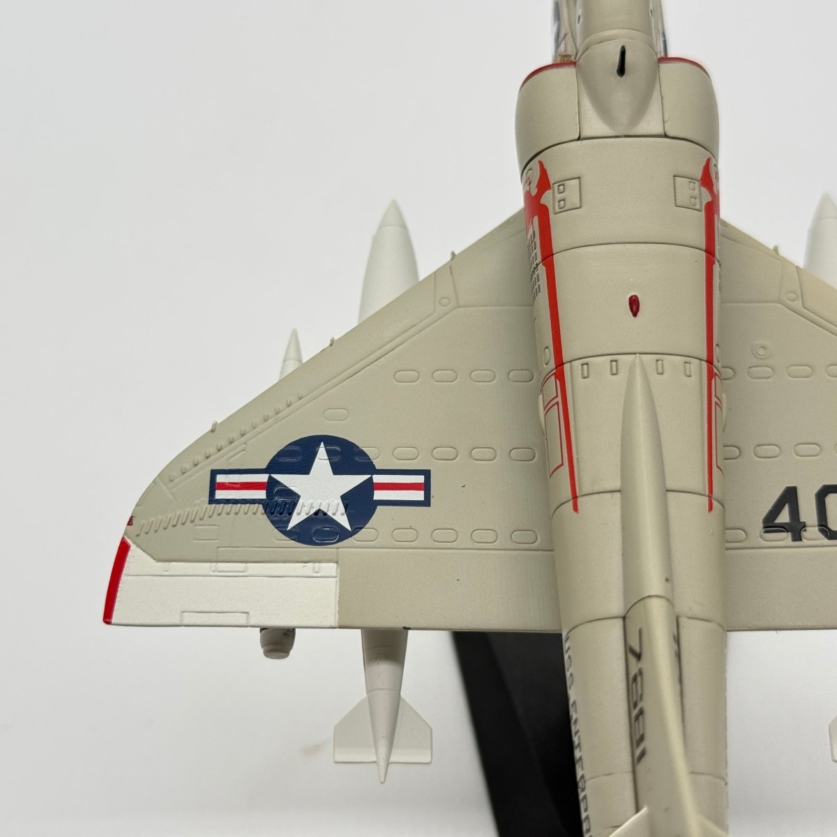 Hobby Master HA1424 1:72 Douglas A-4C Skyhawk US Navy VA-94 Shrikes NG401 USS Enterprise 1960s - Hobby Master