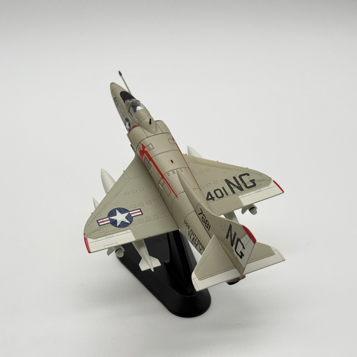 Hobby Master HA1424 1:72 Douglas A-4C Skyhawk US Navy VA-94 Shrikes NG401 USS Enterprise 1960s - Hobby Master