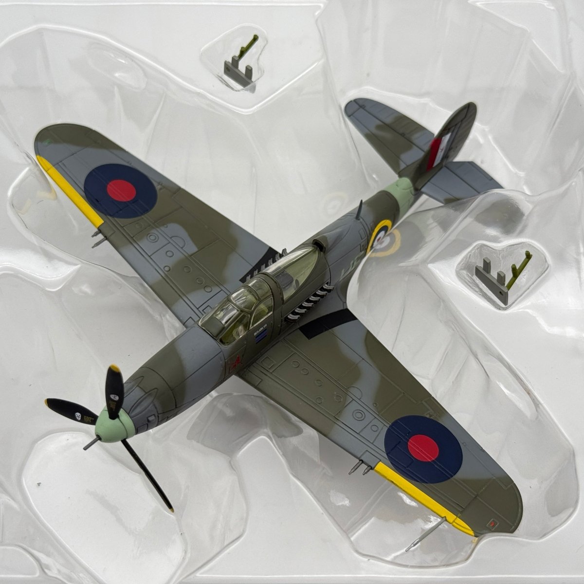Hobby Master HA1703 1:72 Bell P-39 Mk I Airacobra AH601 601 Sqn Duxford 1941 - Hobby Master