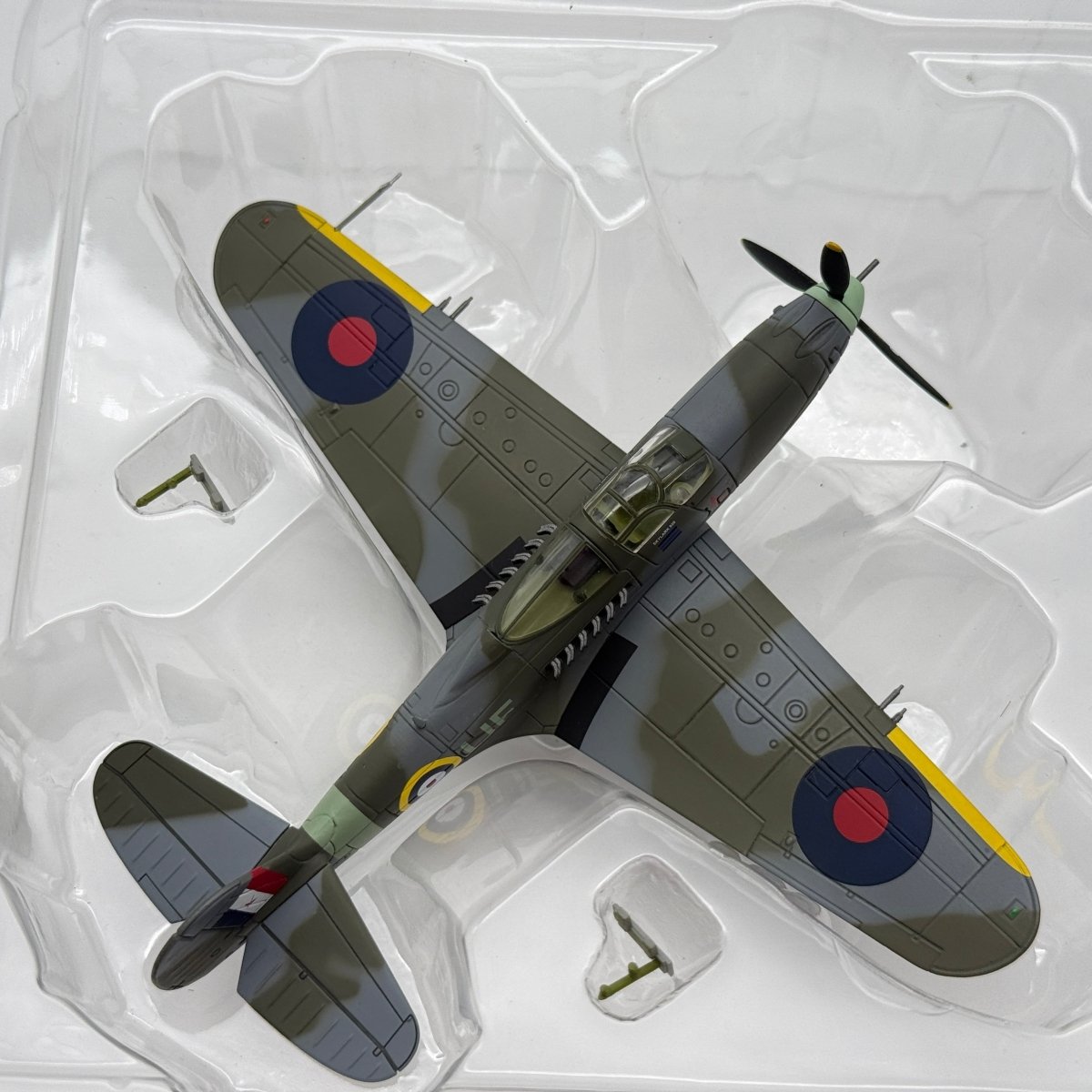 Hobby Master HA1703 1:72 Bell P-39 Mk I Airacobra AH601 601 Sqn Duxford 1941 - Hobby Master