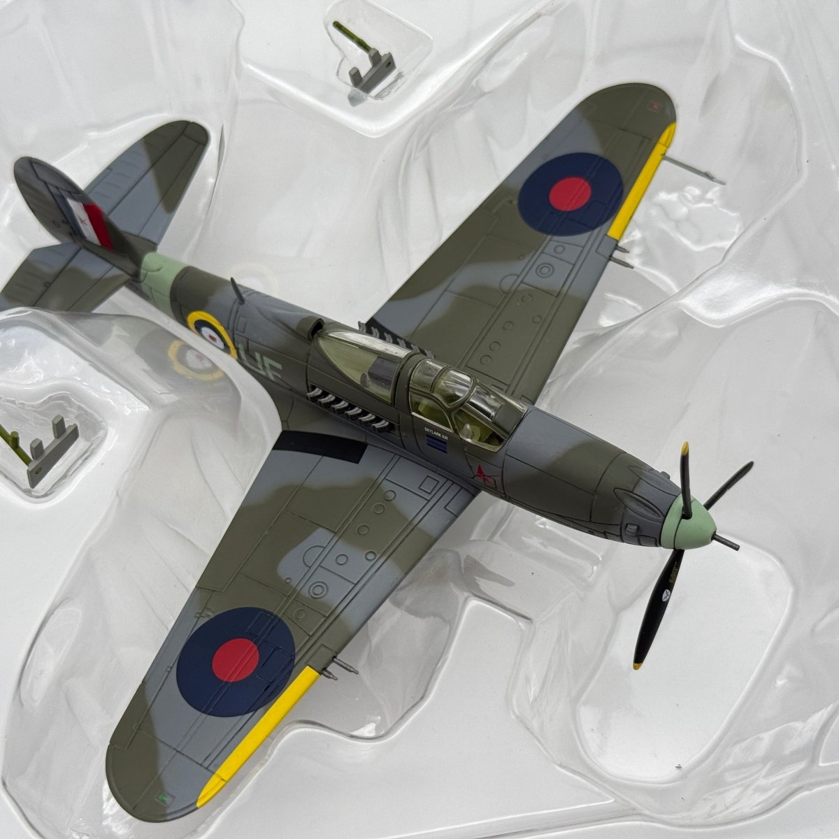 Hobby Master HA1703 1:72 Bell P-39 Mk I Airacobra AH601 601 Sqn Duxford 1941 - Hobby Master