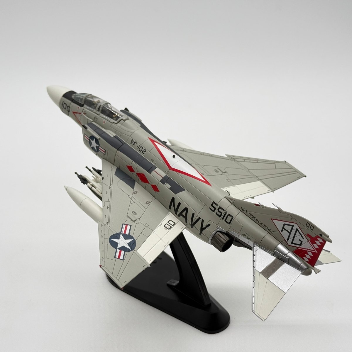 Hobby Master HA19006 1:72 McDonnell Douglas F-4J Phantom II US Navy VF-102 Diamondbacks AG100 USS Independence 1976 - Hobby Master
