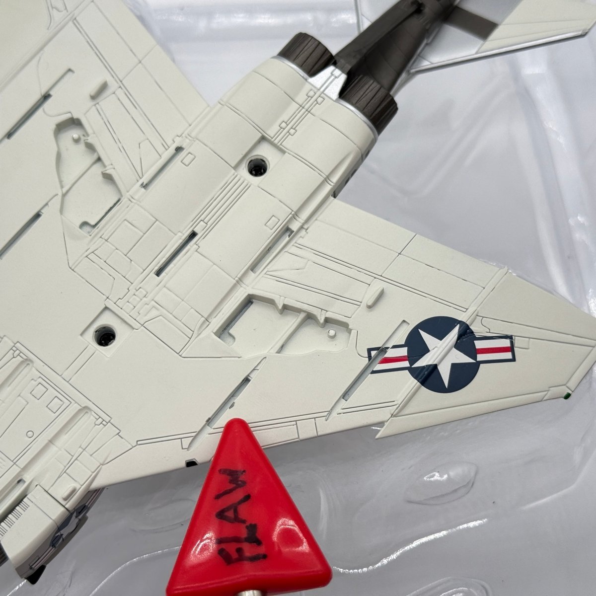 Hobby Master HA19006 1:72 McDonnell Douglas F-4J Phantom II US Navy VF-102 Diamondbacks AG100 USS Independence 1976 - Hobby Master