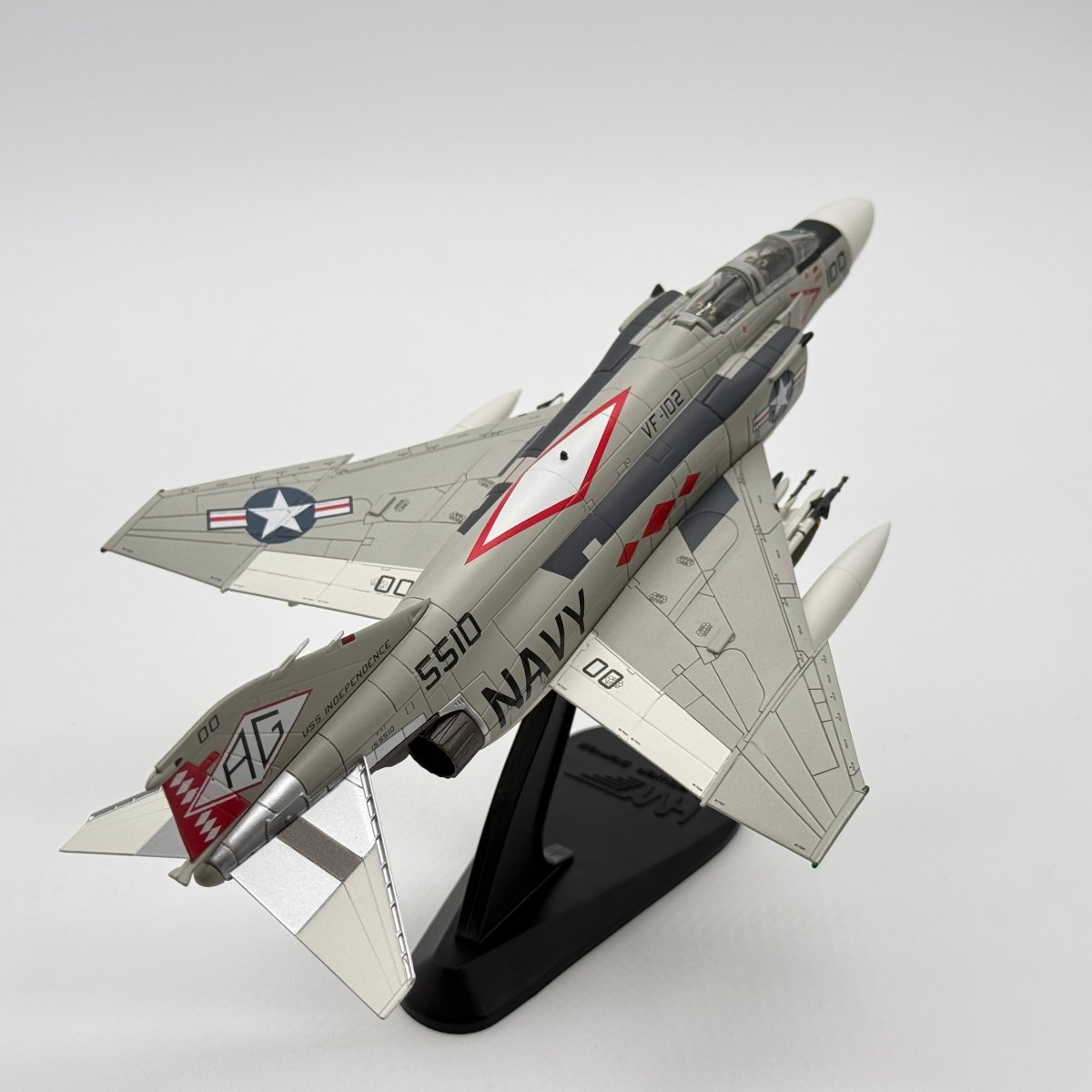 Hobby Master HA19006 1:72 McDonnell Douglas F-4J Phantom II US Navy VF-102 Diamondbacks AG100 USS Independence 1976 - Hobby Master