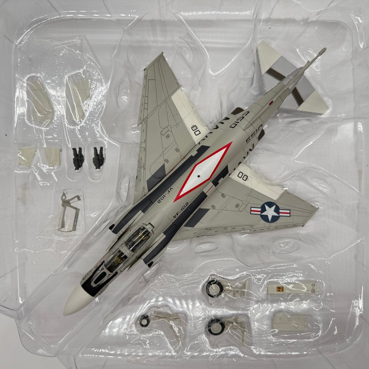 Hobby Master HA19006 1:72 McDonnell Douglas F-4J Phantom II US Navy VF-102 Diamondbacks AG100 USS Independence 1976 - Hobby Master