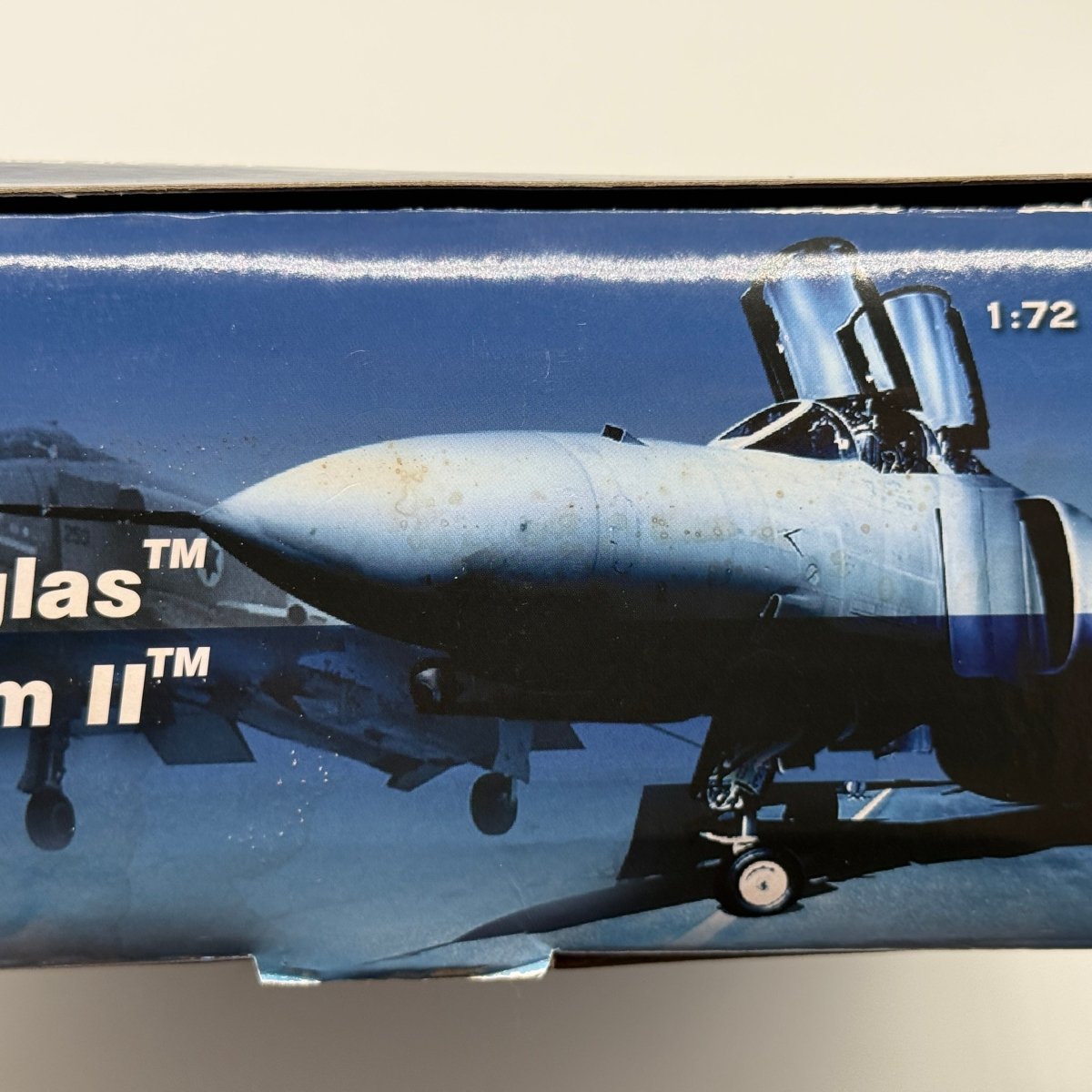 Hobby Master HA19006 1:72 McDonnell Douglas F-4J Phantom II US Navy VF-102 Diamondbacks AG100 USS Independence 1976 - Hobby Master
