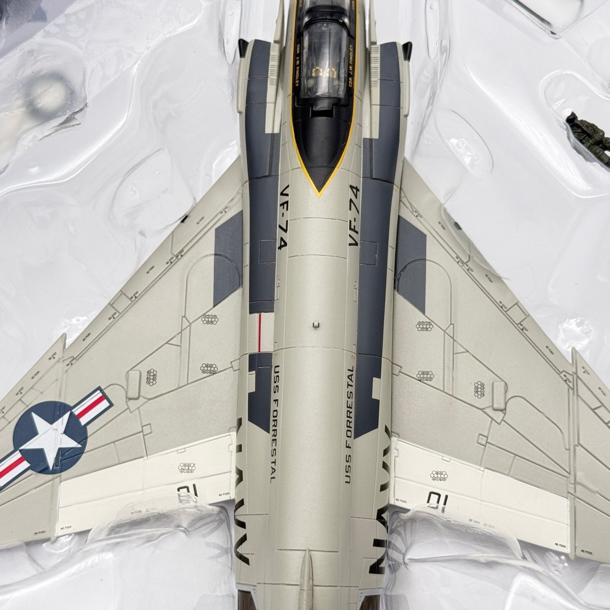 Hobby Master HA19008 1:72 F - 4J Phantom II USN VF - 74 Be - Devilers AA201 - Hobby Master