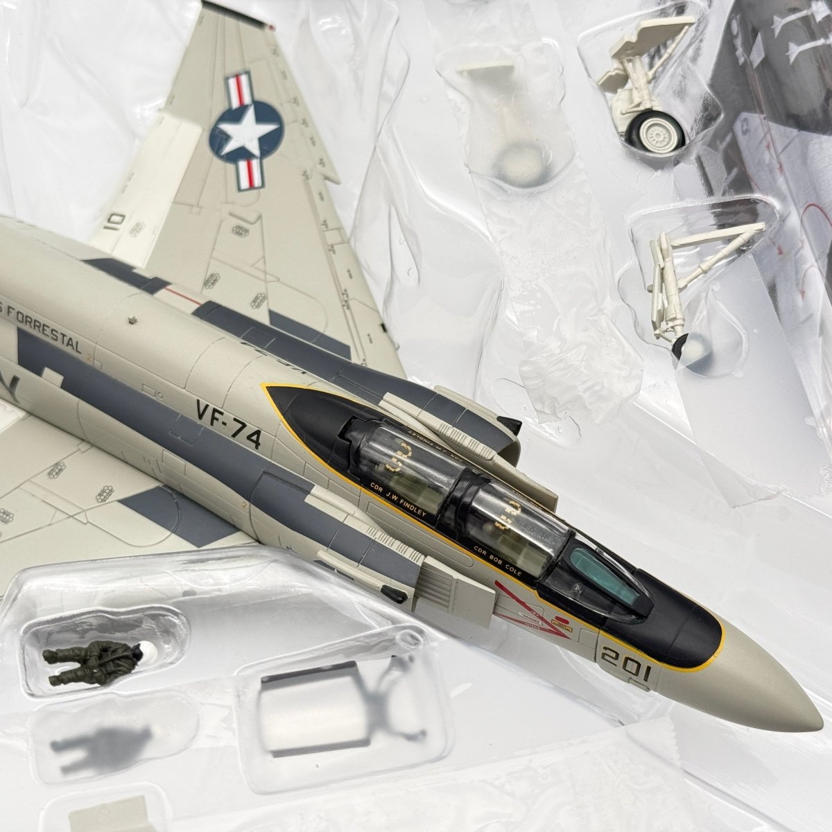Hobby Master HA19008 1:72 F - 4J Phantom II USN VF - 74 Be - Devilers AA201 - Hobby Master