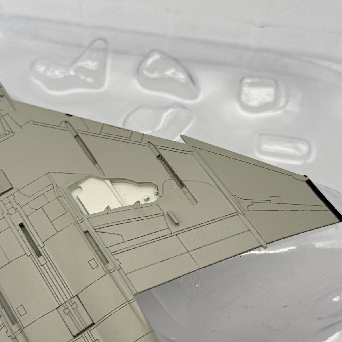 Hobby Master HA19008 1:72 F - 4J Phantom II USN VF - 74 Be - Devilers AA201 - Hobby Master
