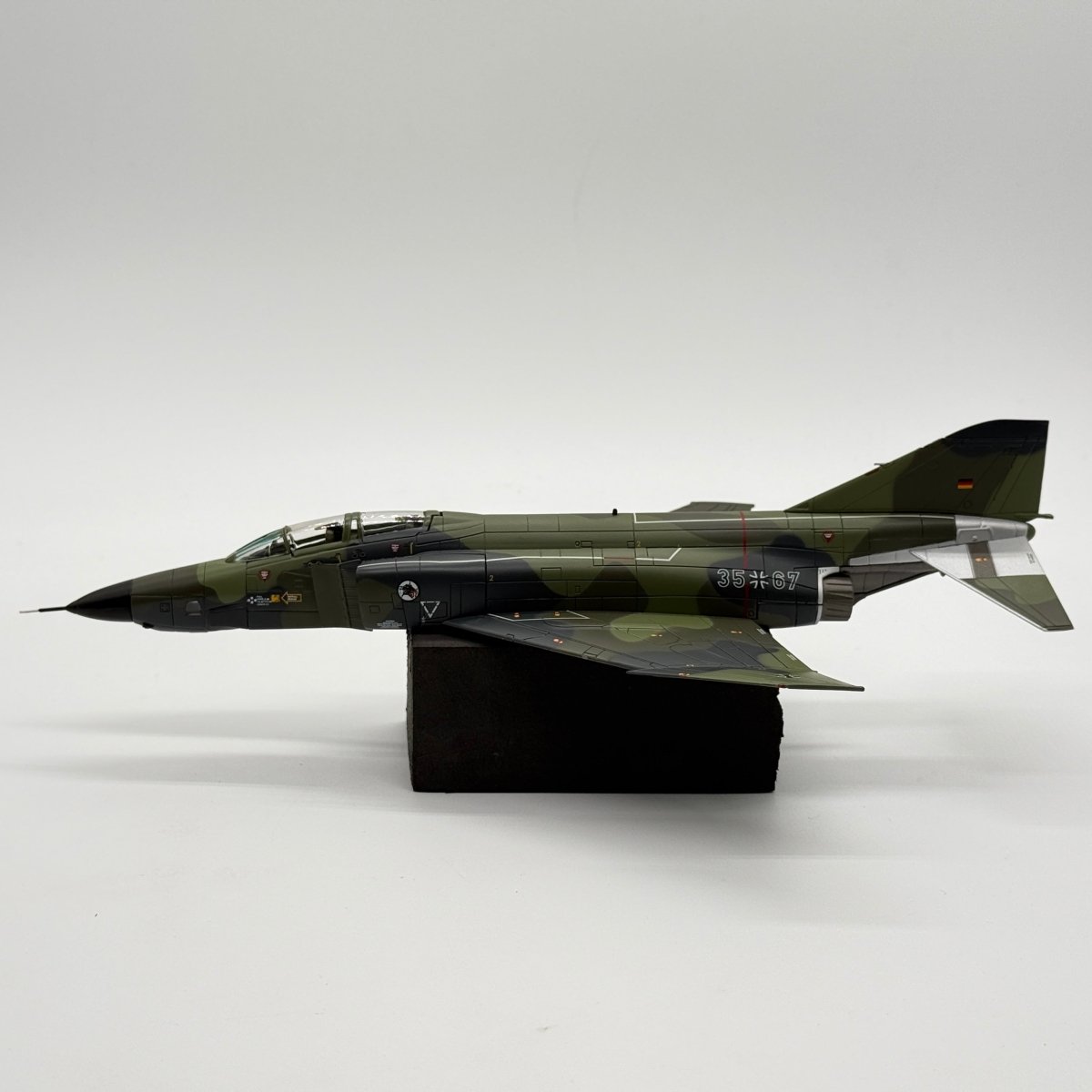Hobby Master HA19050 1:72 McDonnell Douglas RF-4E Phantom II Luftwaffe AufklG 52 35+67 Leck AB Germany 1992 - Hobby Master