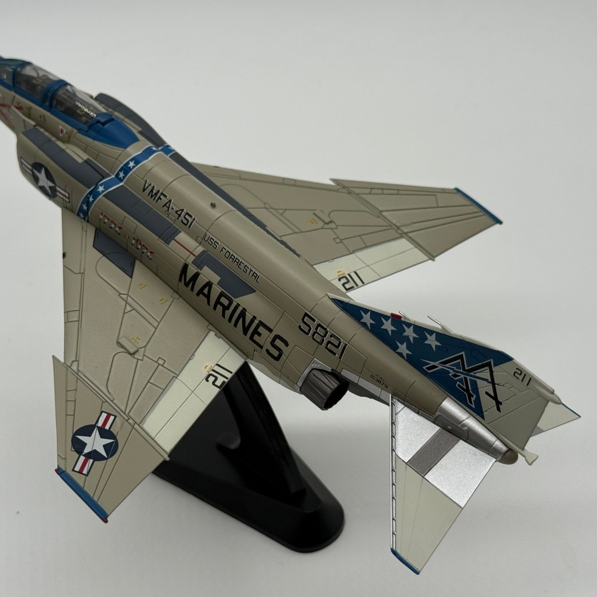 Hobby Master HA1924 1:72 McDonnell Douglas F-4J Phantom II USMC VMFA-451 Warlords USS Forrestal 1976 - Hobby Master