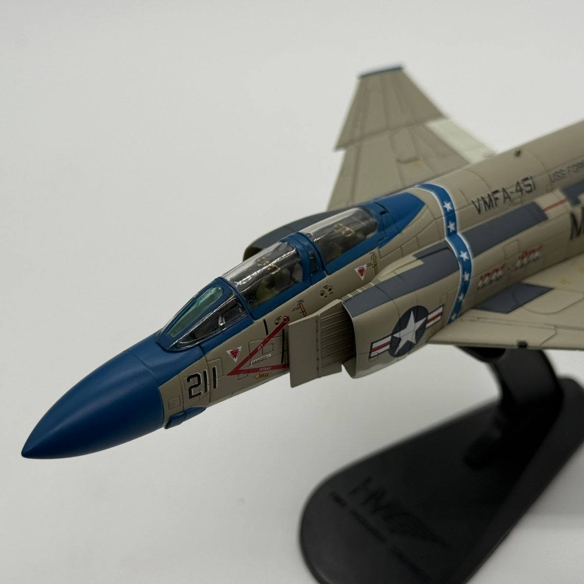 Hobby Master HA1924 1:72 McDonnell Douglas F-4J Phantom II USMC VMFA-451 Warlords USS Forrestal 1976 - Hobby Master