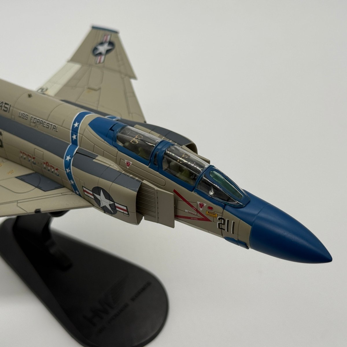 Hobby Master HA1924 1:72 McDonnell Douglas F-4J Phantom II USMC VMFA-451 Warlords USS Forrestal 1976 - Hobby Master