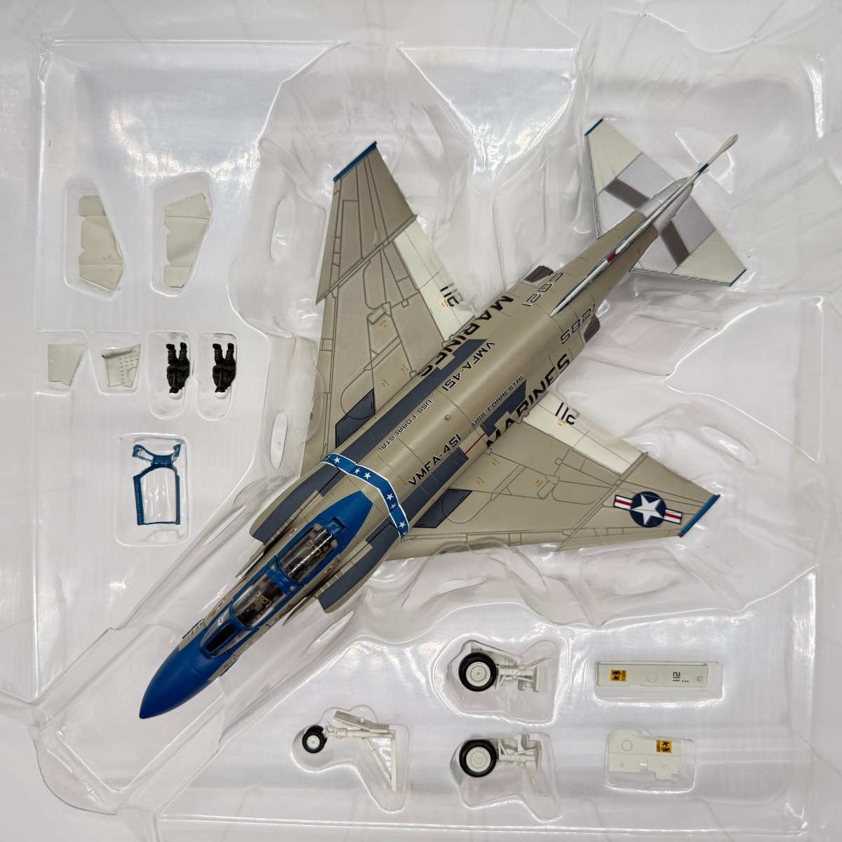 Hobby Master HA1924 1:72 McDonnell Douglas F-4J Phantom II USMC VMFA-451 Warlords USS Forrestal 1976 - Hobby Master