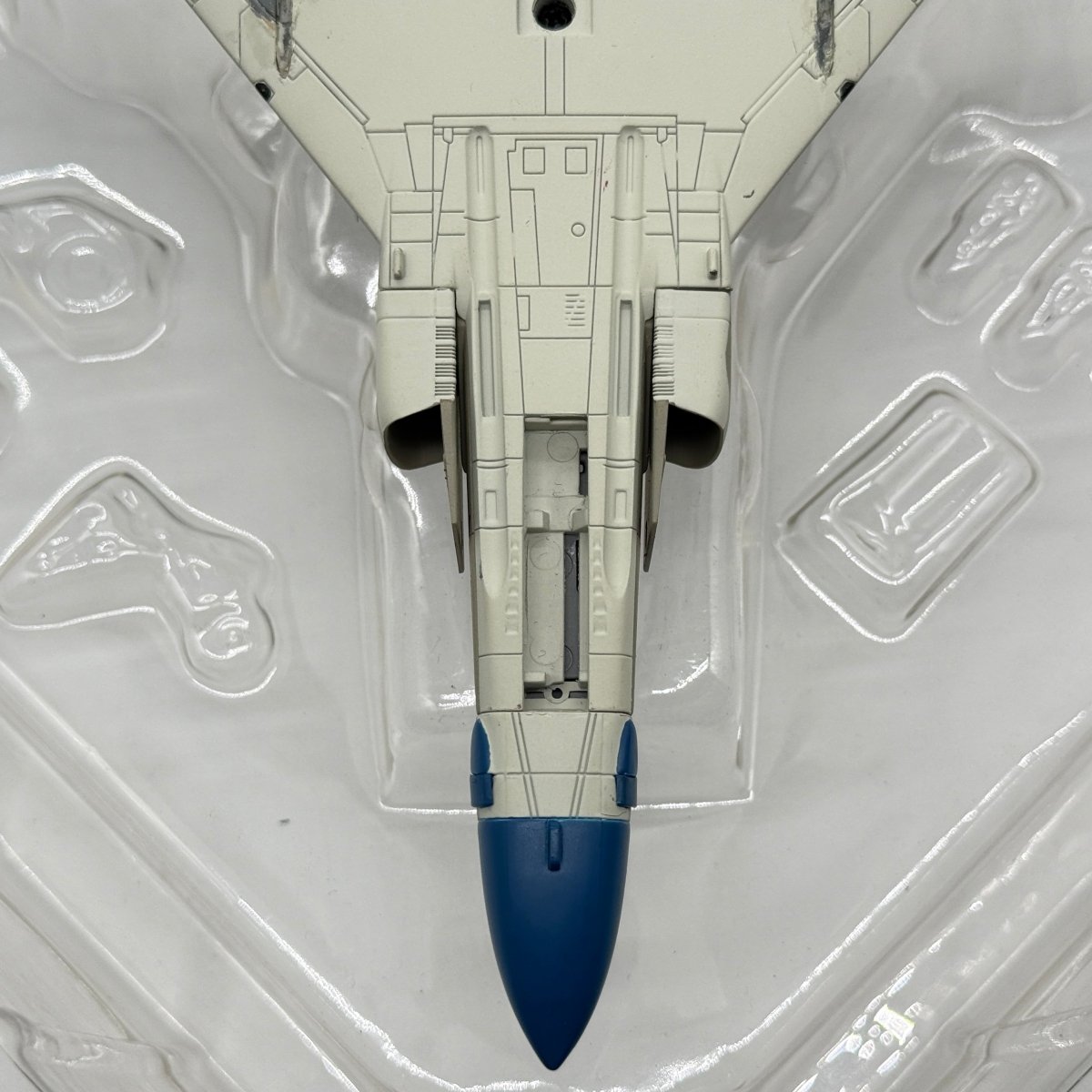 Hobby Master HA1924 1:72 McDonnell Douglas F-4J Phantom II USMC VMFA-451 Warlords USS Forrestal 1976 - Hobby Master