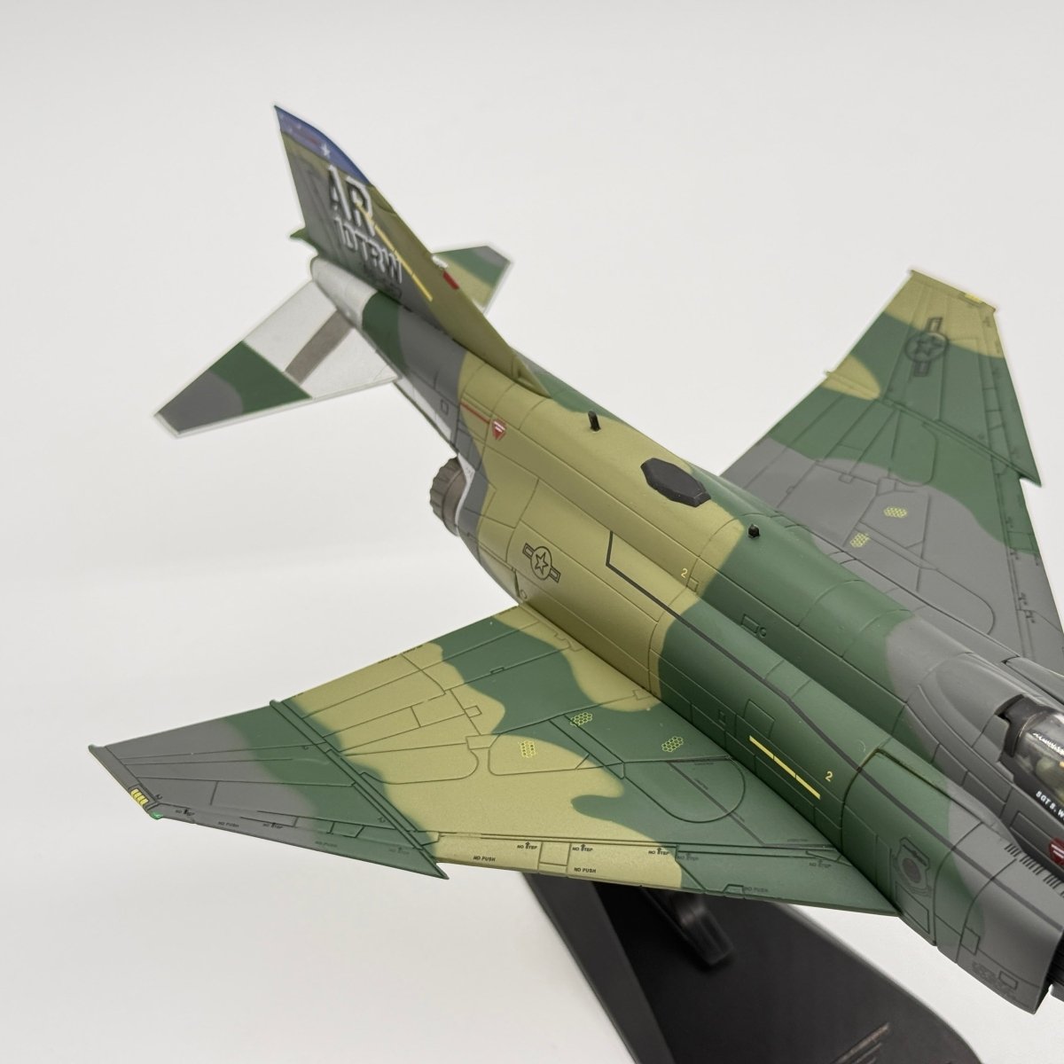 Hobby Master HA1958 1:72 McDonnell Douglas RF-4C Phantom II USAF 10th TRW 1st TRS 68-0657 Starize RAF Alconbury 1986 - Hobby Master