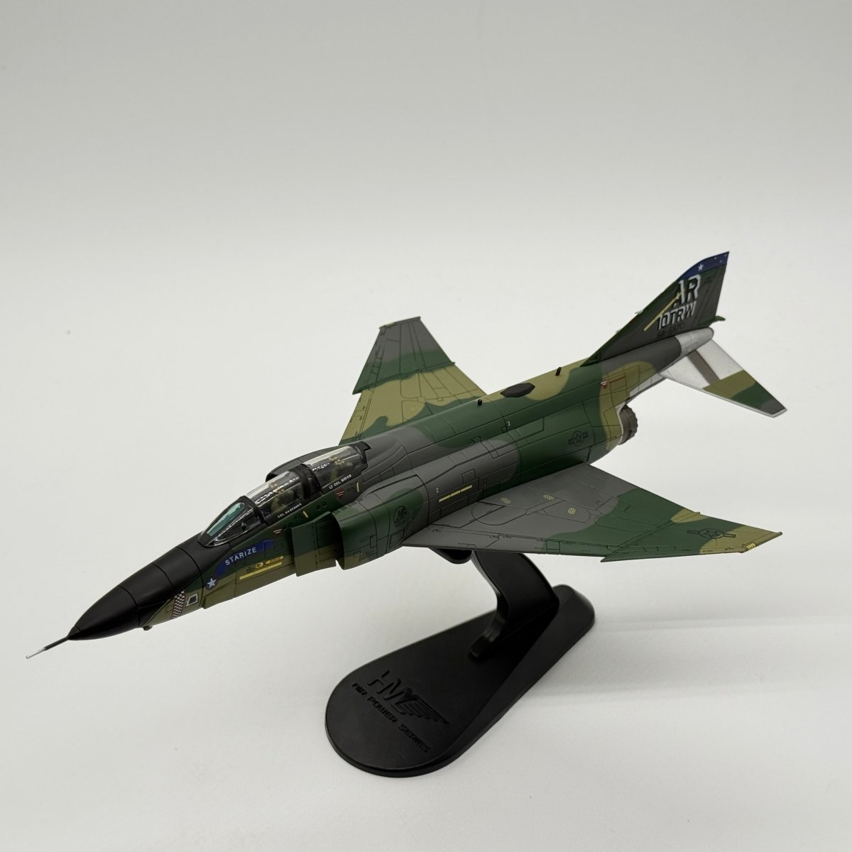 Hobby Master HA1958 1:72 McDonnell Douglas RF-4C Phantom II USAF 10th TRW 1st TRS 68-0657 Starize RAF Alconbury 1986 - Hobby Master
