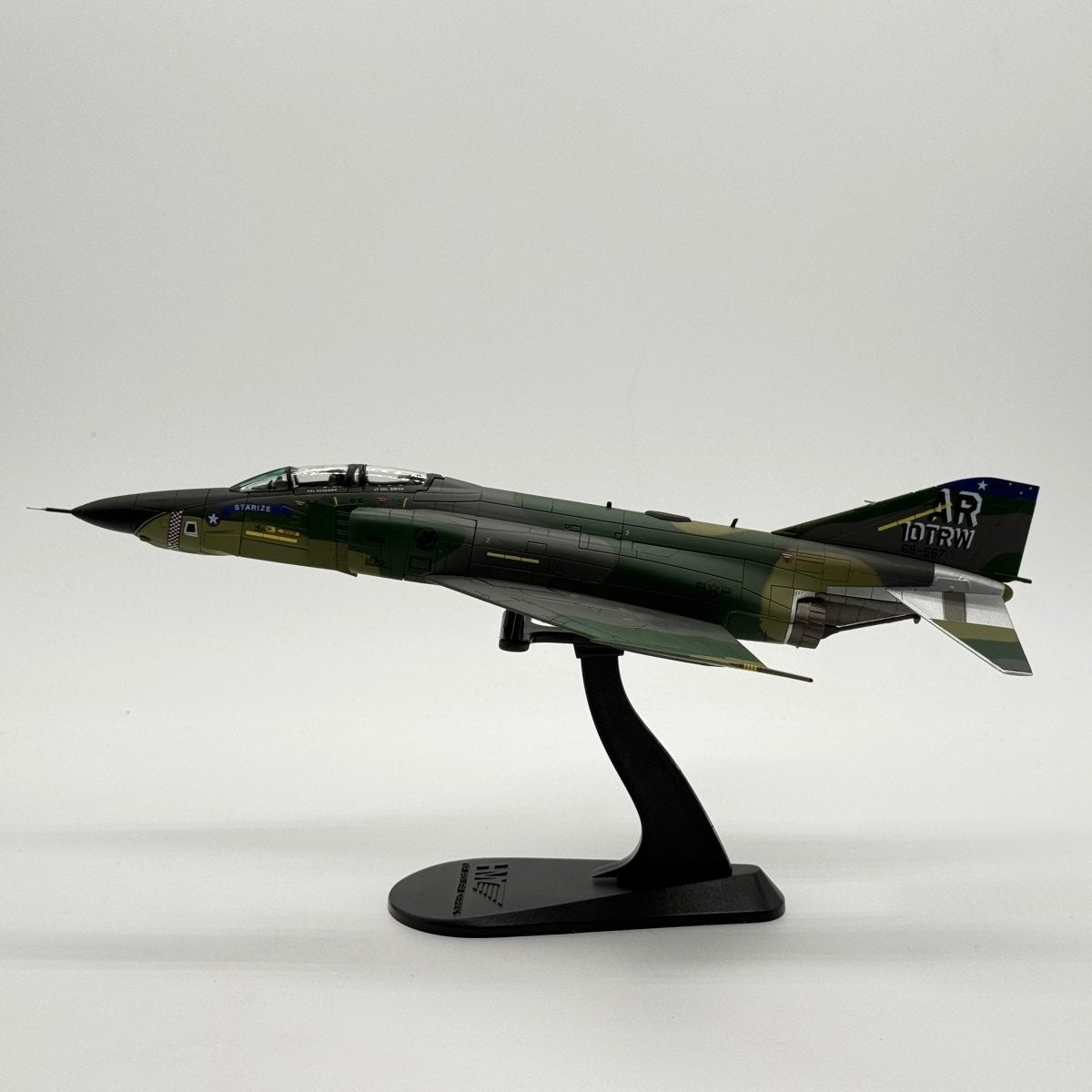 Hobby Master HA1958 1:72 McDonnell Douglas RF-4C Phantom II USAF 10th TRW 1st TRS 68-0657 Starize RAF Alconbury 1986 - Hobby Master