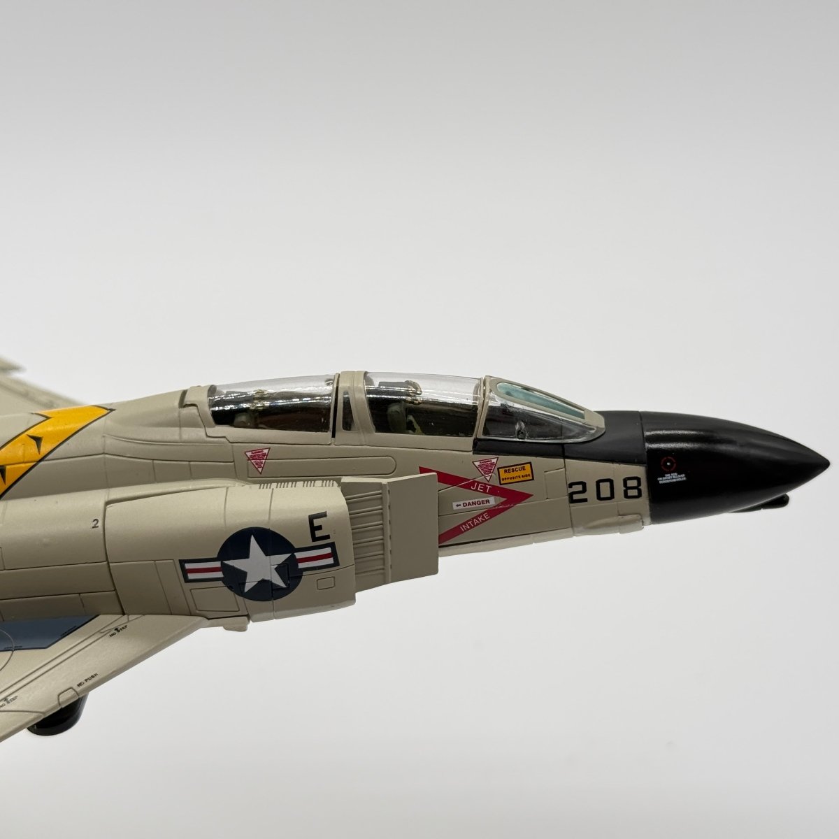 Hobby Master HA1968 1:72 McDonnell Douglas F-4B Phantom II US Navy VF-84 Jolly Rogers AG206 USS Independence Gulf of Tonkin 1965 - Hobby Master